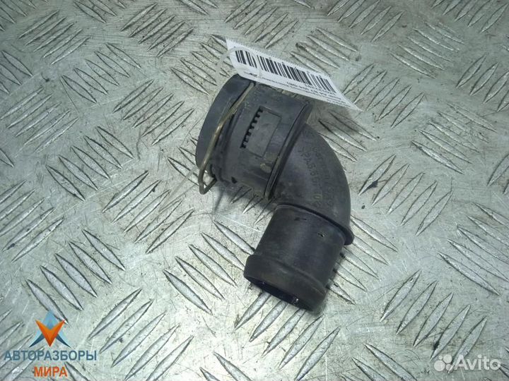 Фланец (тройник) системы охлаждения Audi A4 B7