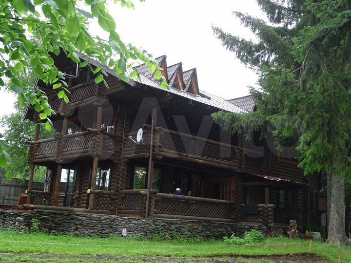 Коттедж 300 м² на участке 100 сот.