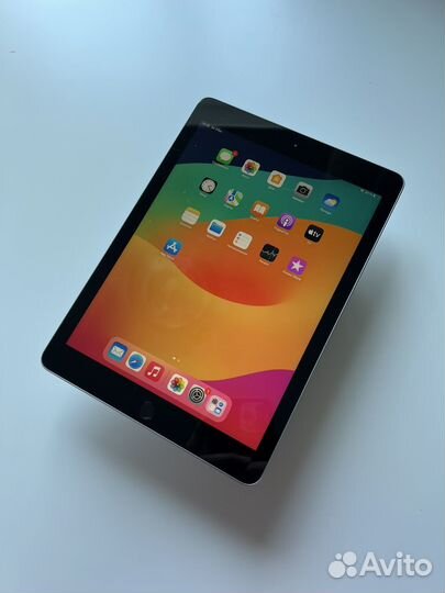 iPad 9.7” 6 поколения Wi-Fi 128GB Space Gray