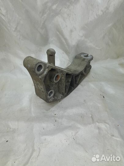 Кронштейн АКПП Opel Astra H 24459817