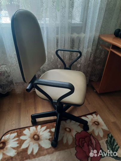 Компьютерное кресло