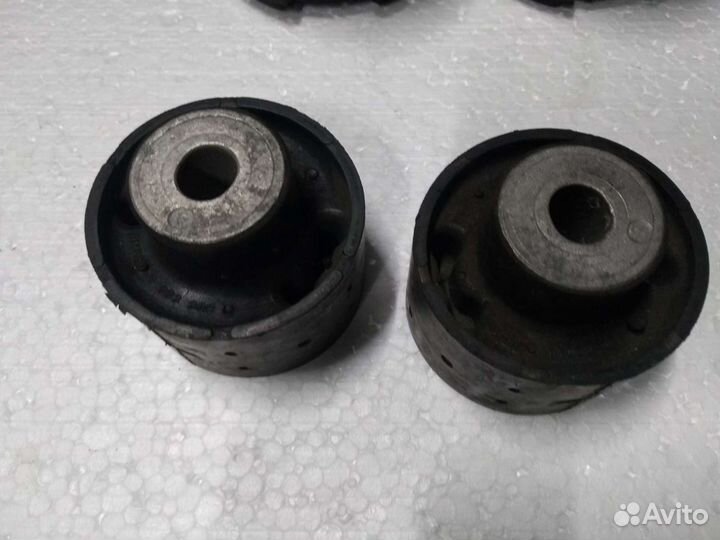 BMW 5 E39 Подушки задней балки оригинал