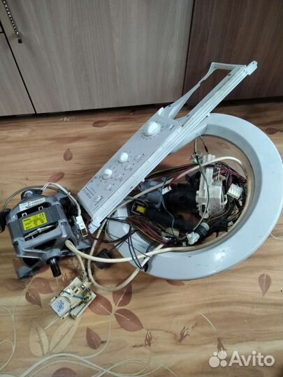 Мотор, люк, амортизаторы,панель от Индезит