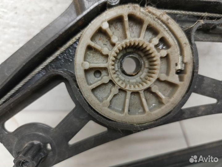 Стеклоподъемник электрический задний левый