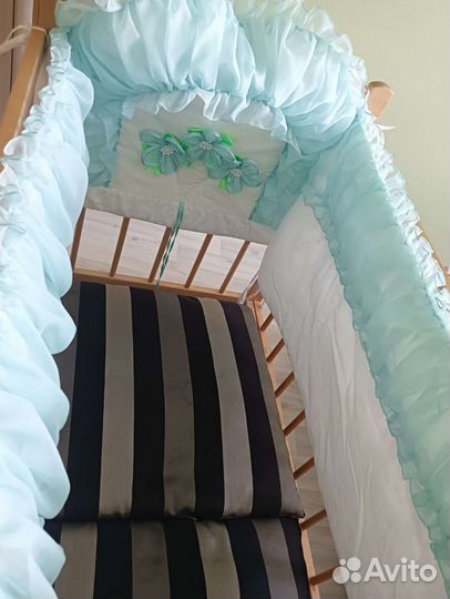 Детская кроватка с маятником и бортиками