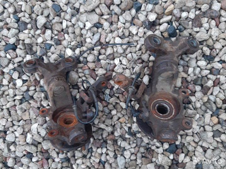 Кулак поворотный Ниссан Примера Р12 оригинал