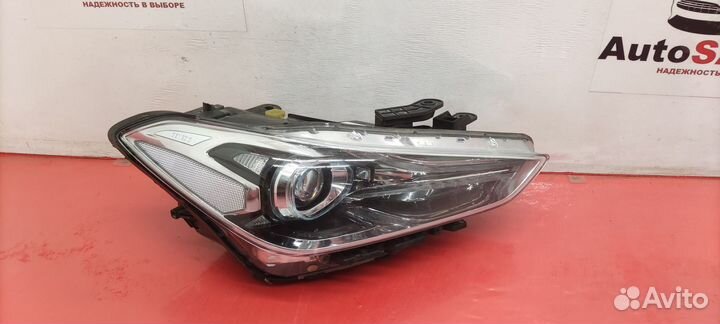 Фара передняя правая Genesis G70
