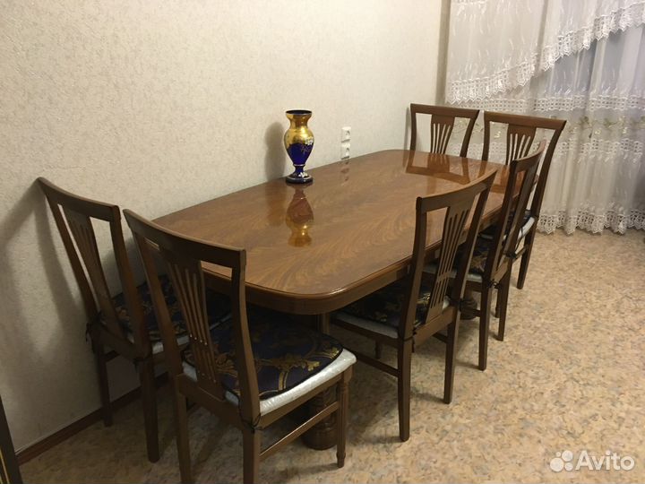 Стол шесть стульев
