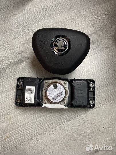 Подушка безопасностив руль skoda octavia a7