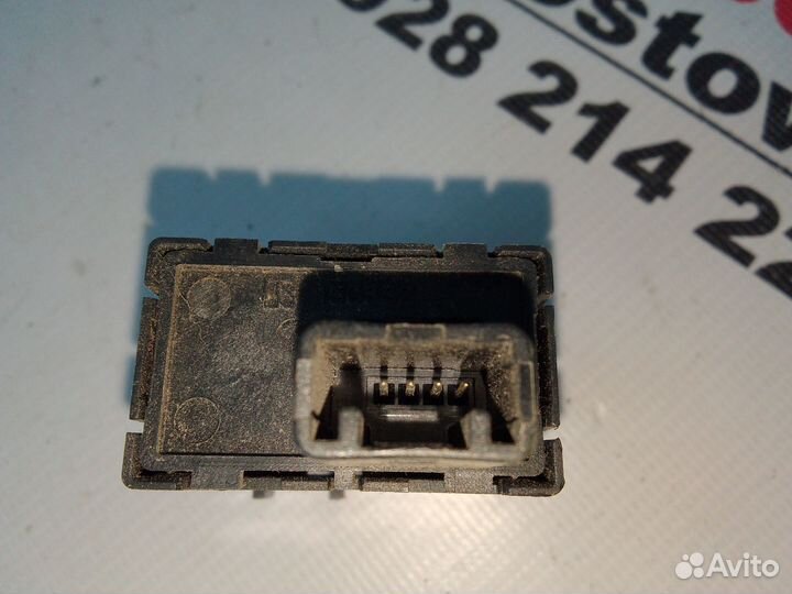 Кнопка открывания багажника Lexus RX 350