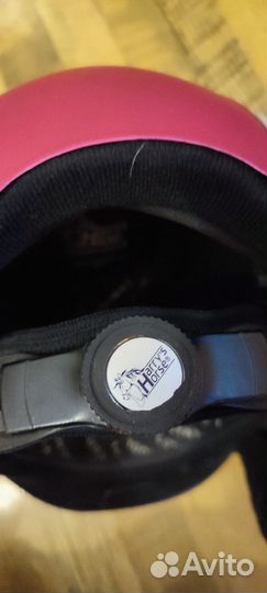 Шлем и бриджи для верховой езды