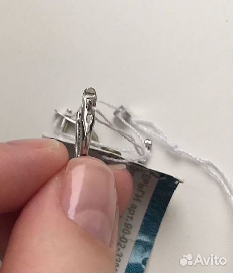 Серебряные серьги с цирконом