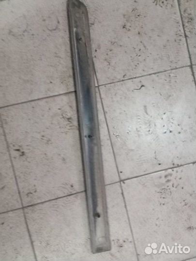 Молдинг двери задний правый Toyota Avensis 2000