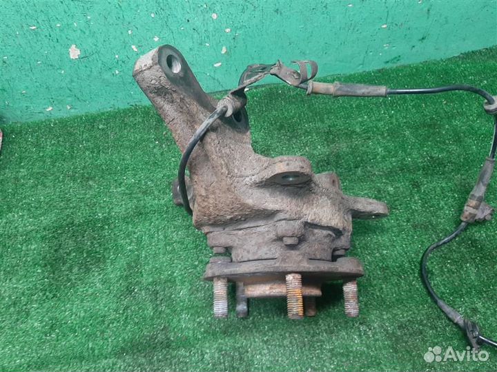 Кулак передний правый Mitsubishi Grandis 2008