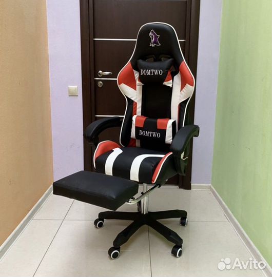 Компьютерное кресло с подножкой