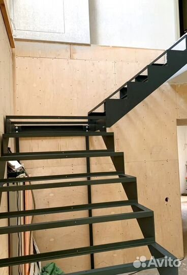 Лестничиный металлокаркас