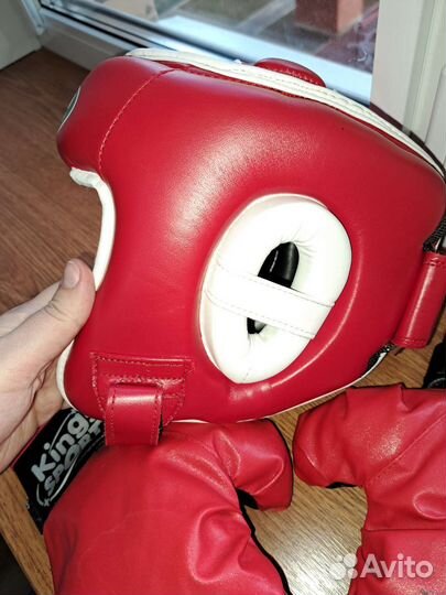 Боксерские перчатки и шлем для тэквандо