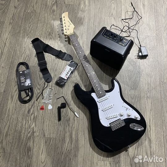 Электрогитара с комбиком 10 ватт (комплект)