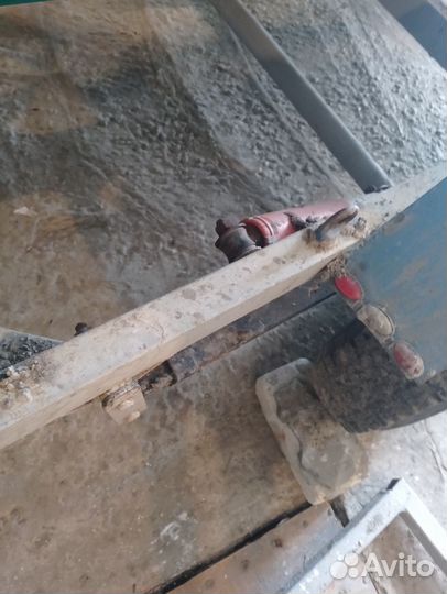 Лодка с двигателем