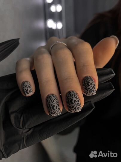 Модель на маникюр