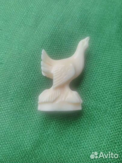 Статуэтк собака фхи СССР колкий пластик и кость