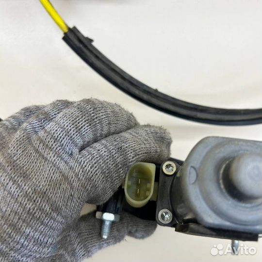 Стеклоподъемник электр. передний правый LADA Grant