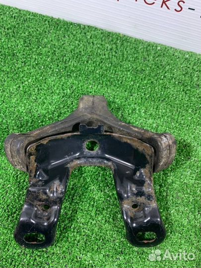 Кронштейн глушителя Audi A3 8P ccza 2009