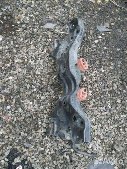 Подрамник фольцваген поло