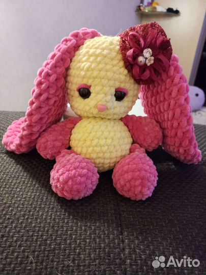 Вязаная игрушка Зайчик