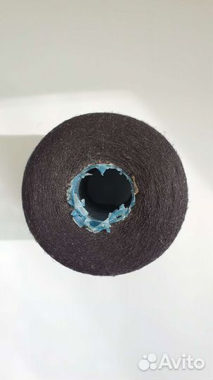 Нитки в бобинах черные