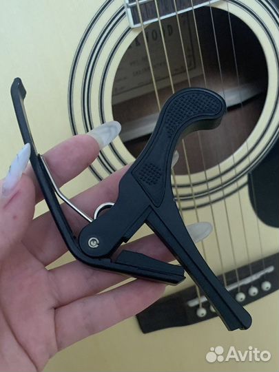 Акустическая гитара