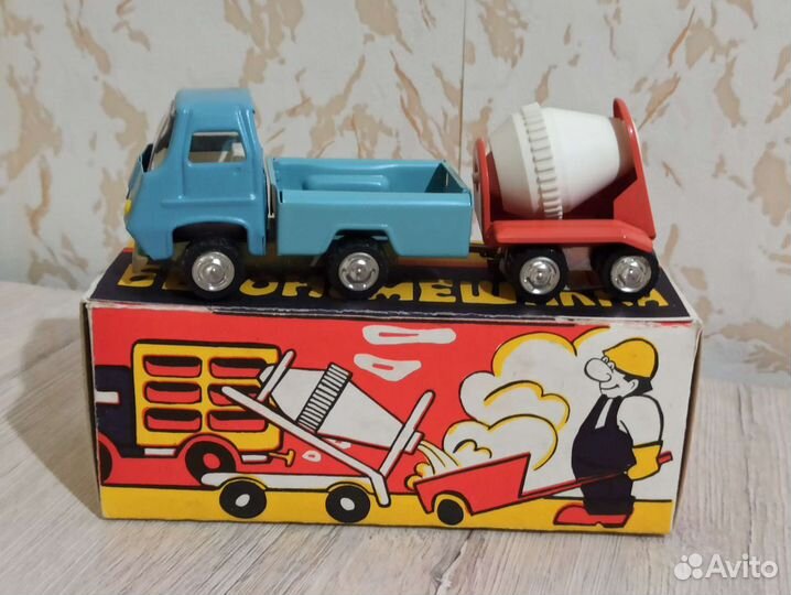 Автомобиль с прицепом Бетономешалка