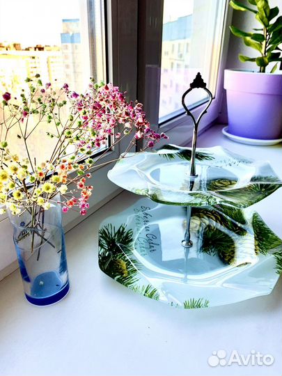 Ваза для фруктов на ножке