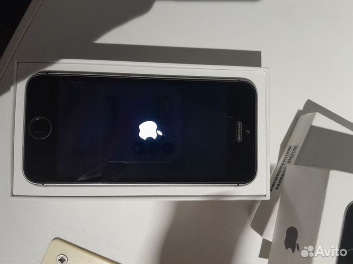 iPhone SE, 32 ГБ