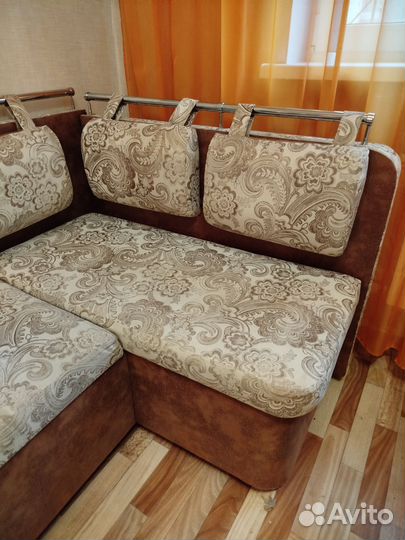 Угловой диван на кухню со спальным местом бу