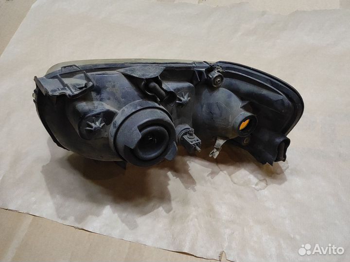 Фара передняя правая ford escape 1