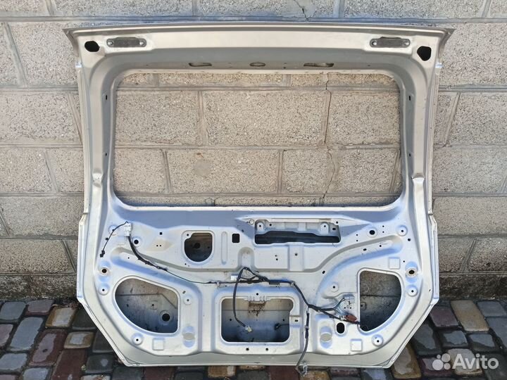 Дверь багажника