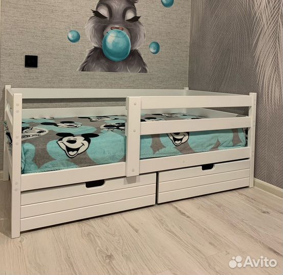 Детская кровать с бортиком