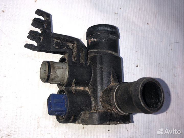 Фланец системы охлаждения VAG 037 121 133 B