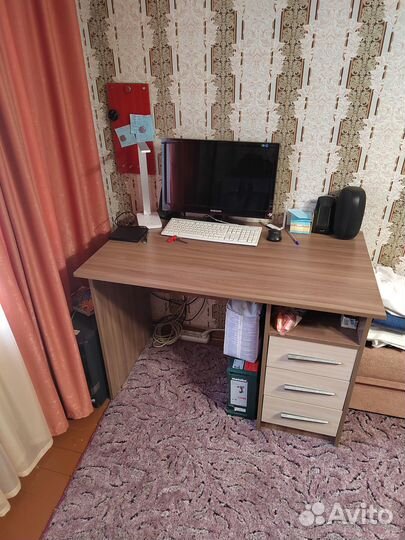 Письменный стол