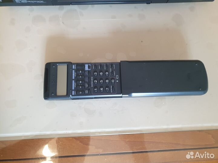 Видеомагнитофон Sony SLV810EE