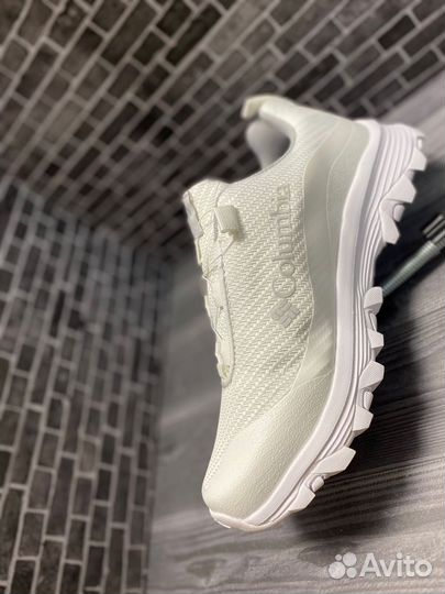 Кроссовки белые columbia