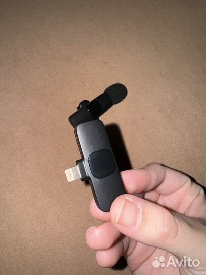 Петличка на iPhone