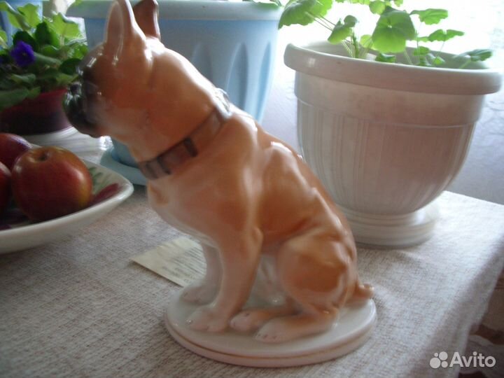 Статуэтка форфор Сабака