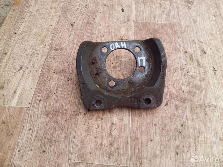 Щит опорный задний правый Opel Astra H 2004-2014