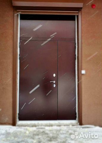 Дверь с фрамугой входная металлическая