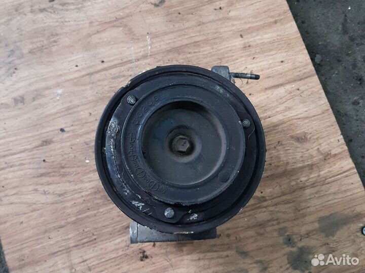 Компрессор кондиционера Kia Sorento 2002-2006