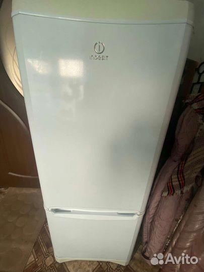 Продаю холодильник Indesit