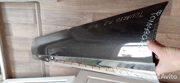 VW Tuareg молдинг двери передней правой