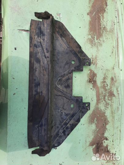 Воздухоотвод радиатора бмв Е90 Е92 Е93